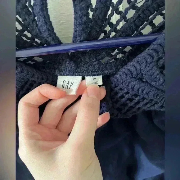 Gap navy blue flowy blouse with crocheted top - Picture 3 of 4